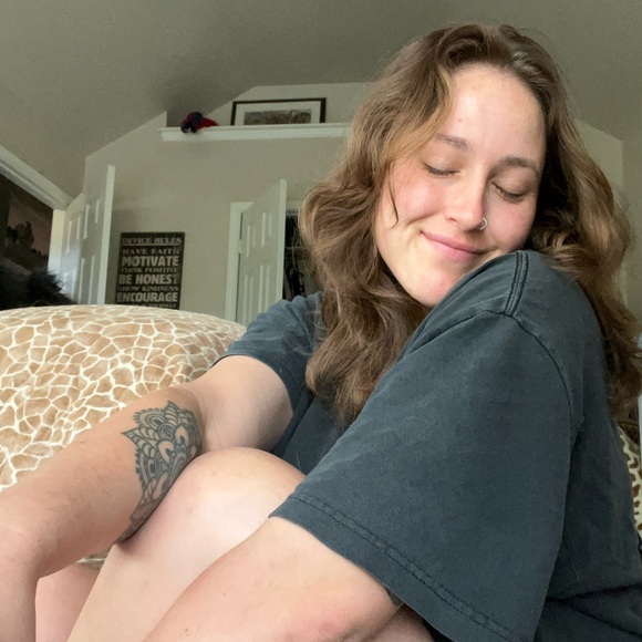 Meet your Posher, Sierra - Picture 2 of 2